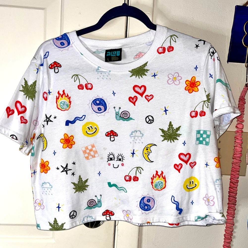 ✨A.LAB Quinnie Doodle White Crop T-Shirt✨